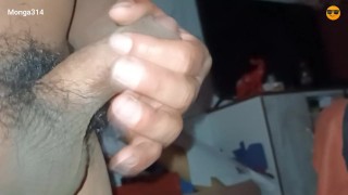 Chico sexy se masturba la polla tremendo y rico
