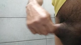 පයියට කෙල දාාලා අතේ ගහනකොට ආසයි.