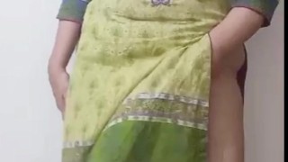 Stepsister iraniana delira com lesbianas safadas