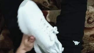 18 yo guy. white socks, sneakers, sweatpants. guy jerks off.