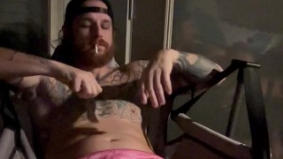 Atrevida seducción con smoking fetish