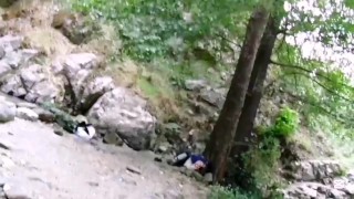 Sesso a tre con il fotografo e mio marito che ha filmato alla cascata in montagna
