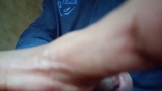 Mengocok Kontol Dengan Penuh Gairah Di Kamar