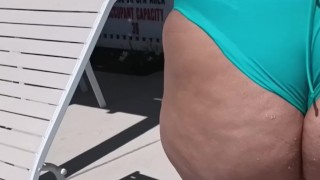 Walking with my ass out for voyeurs at the public pool