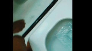 Mijando gostoso pra você que curte piroca mijando