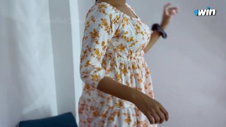 නැන්දගේ කෙලීගේ ටික් ටෝක් හෙළුව Sri Lankan Hot StepSis try to naked in TikTok live sex caught stepbro