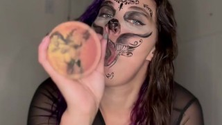 Sexy MILF sucks and sucks her dildo!