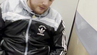 Aasssox wank in shopping centre toilets