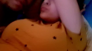 Hermanastro viene a darme las buenas noches y terminamos cogiendo a pelo con el pestillo puesto