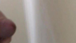 吐息が止まらない！足をガクガクさせながらの射精！