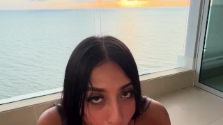 Hot hermanastra en la playa hace que las vacaciones valgan la pena.PinUp