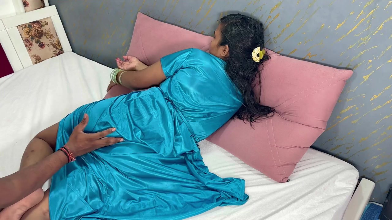 Xxx- Dost ki wife ki hairy choot se moot nikala. -IndiansPorno