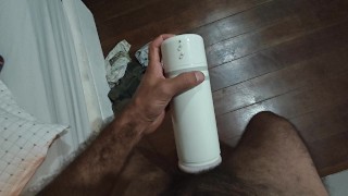 Gozando forte e cheio de tesão com meu vibrador em formato de buceta PARTE 1