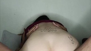 Hermanastra traviesa recibe doble creampie