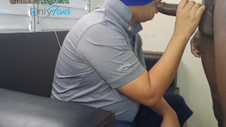 Tragándose la leche de mi vecino.