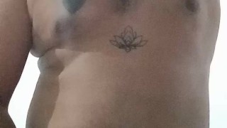 Gordo bello baila en tanga y después se da placer