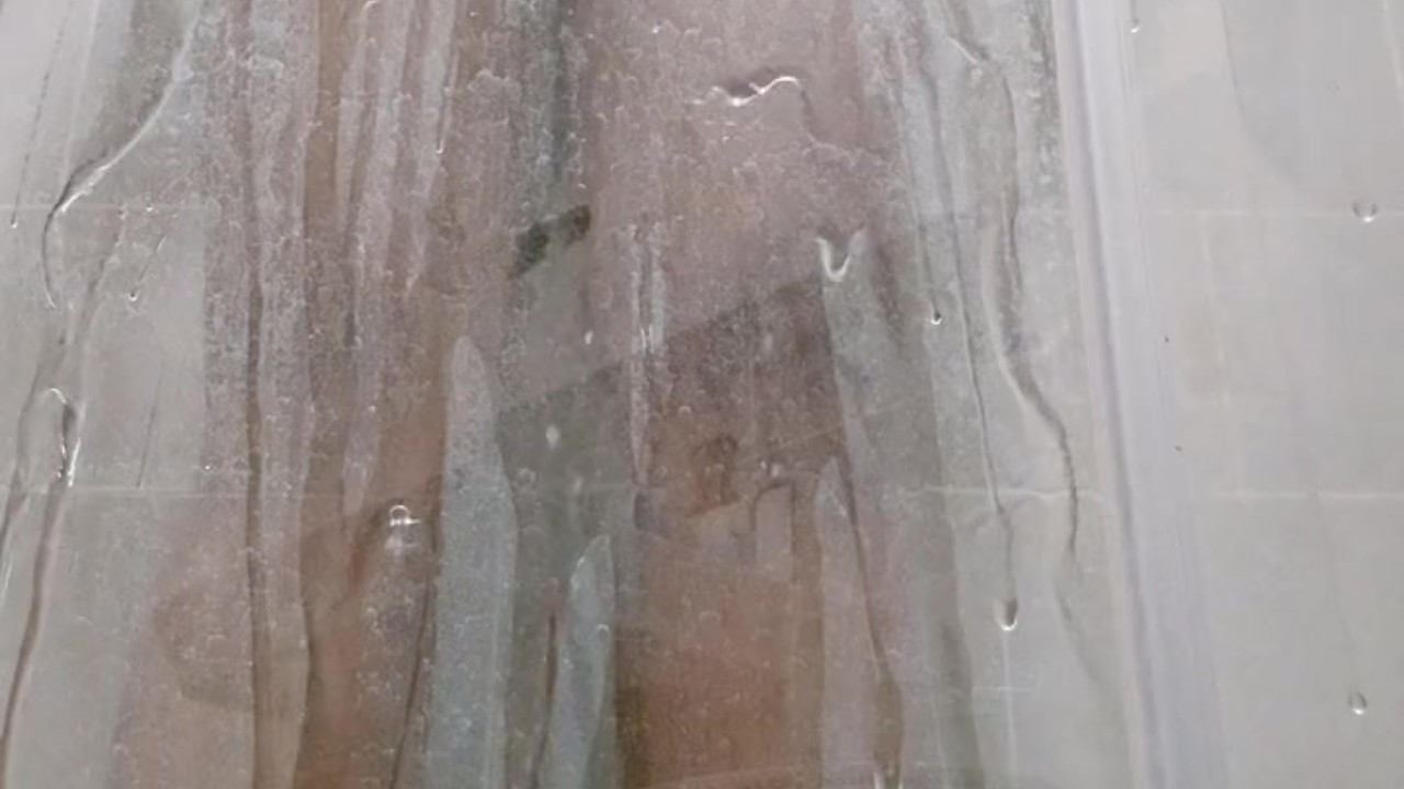 Pissing in the shower -IndiansPorno