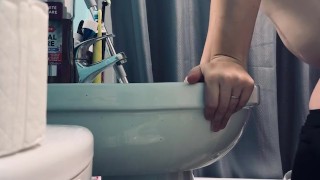 Quick secret fuck in bathroom