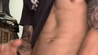 Quieres tocarme la verga mi amor ?😏