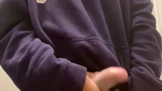 Te gusta jugar con juguetes en baños publicos? Porque que a mi si