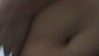 Profesora de ingles me envia video chupandose las tetas y se hace viral por internet