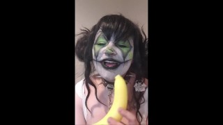 TRAILER - LADY SUCKS