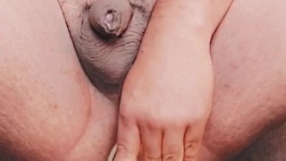 Princess Sissy en petticoat recibiendo Pleasure anal