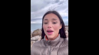 I suck a stranger in the beach 🥵