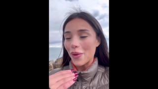 I suck a stranger in the beach 🥵