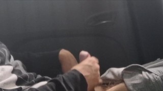 Punheta arriscada para estudante gostosa.