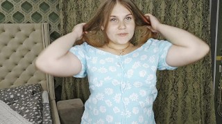 that redheaded girl looks so pretty in that dress.