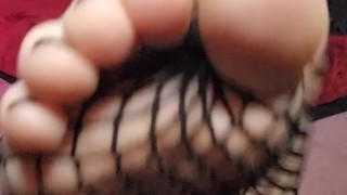 Suck My Toes While I Slap My Pink Pussy