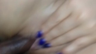 Le gusta tocarse mientras se come mi verga....