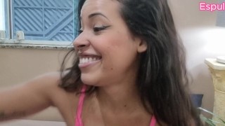 bunda enorme rebolando com a calcinha socado no cu