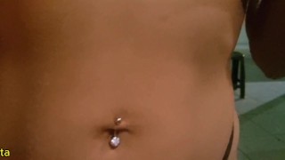 Fetiche de umbigo gostoso