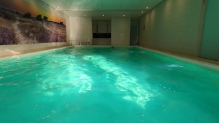 Risky full naked in hotel pool