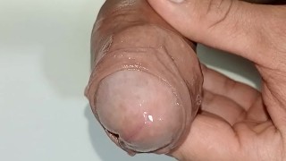 pene grande y venoso desesperado eyaculando mucha leche, primer plano