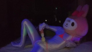 暗闇で淫らに映えるマイクロビキニ！マイ○ロディ(♂️)が暗闇でオナニーしてみた💡腰ガクガクしながらイクとこ見てて…💓【サ○リオドピューロランド】【ハロウィン】