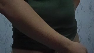 DANCER NG GAY BAR NAG MASTERBATE