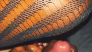 GIRLFRIEND HANDJOB MASSAGE HAPPY END HUGE CUMSHOT UNCUT WHITE DICK EBONY MAKES ME CUM