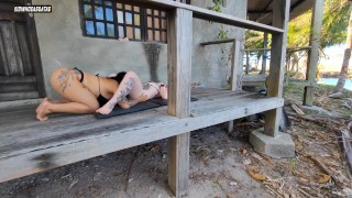 WANKER IS GOING WELL WHEN SEEING TWO GIRLS HAVING SEX AT A COUNTRY HOUSE