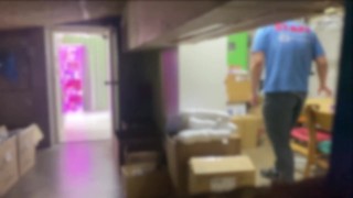 休憩室でバレないようにオナニーをする