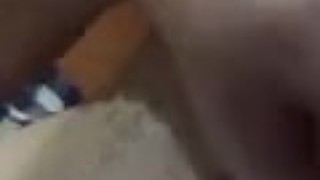 Fiquei toda molhada e gozei no consolo