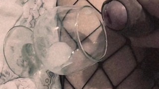 Linda femboy en medias se masturba hasta venirse 💦❤️