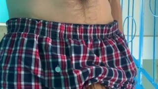 The straight man went out into the entrance and jerked off. Cum with a thick dick.