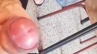 Lo que esconde , un short, una verga, gruesa y cabezona