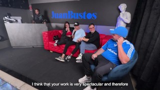 Sara Blonde se folla a un fan de verga ENORME mientras su esposo CORNUDO mira - Juan Bustos Show