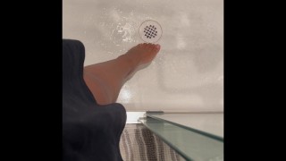 CLEANING MY DIRTY CHUBBY FEET