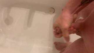 Quick cumshot in the bath