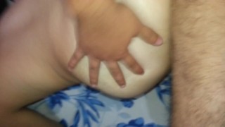 Primer anal le duele pero le encanta